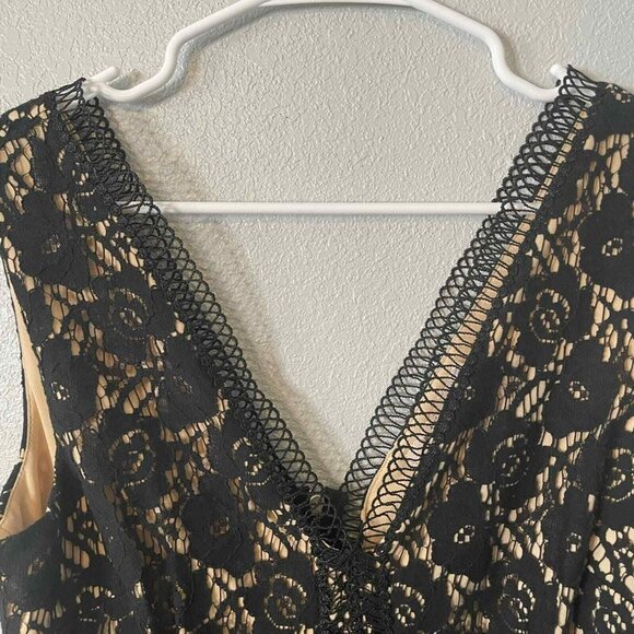 NWT Francesca's Black Lace V Neck Fit and Flare Dress Size M - Picture 5 of 8